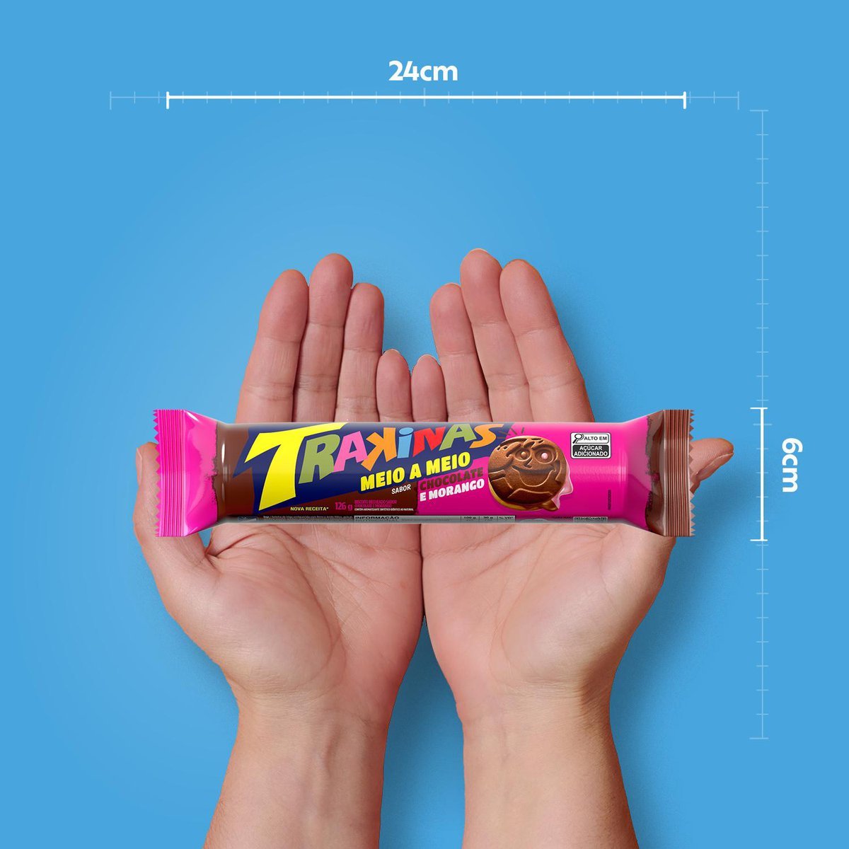 Biscoito Recheado Trakinas Meio a Meio chocolate e morango 126g